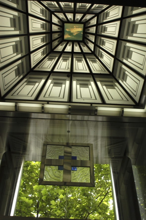 AMIEU_EntranceOverlight_002