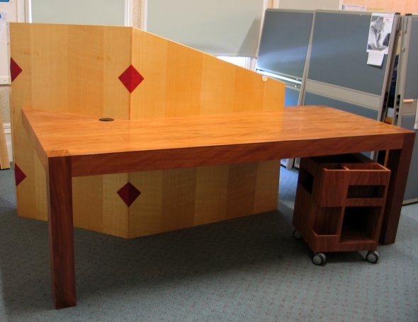 Heimdall2Desk1_001