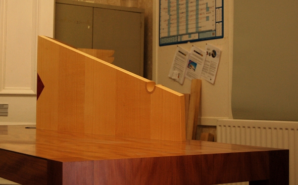 Heimdall2Desk1_002