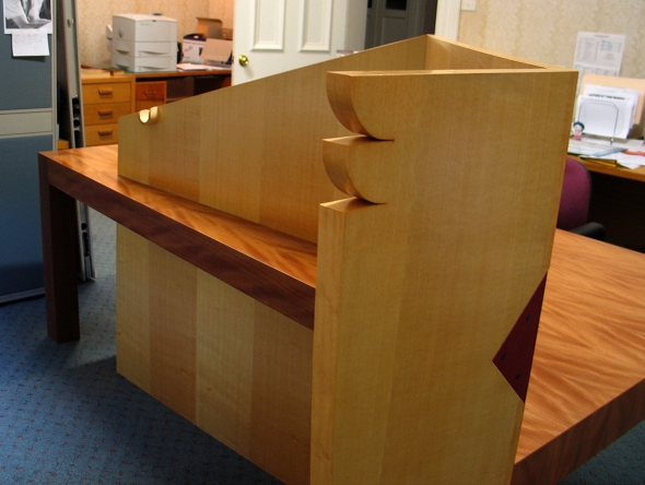 Heimdall2Desk1_003
