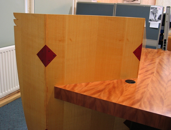 Heimdall2Desk1_005