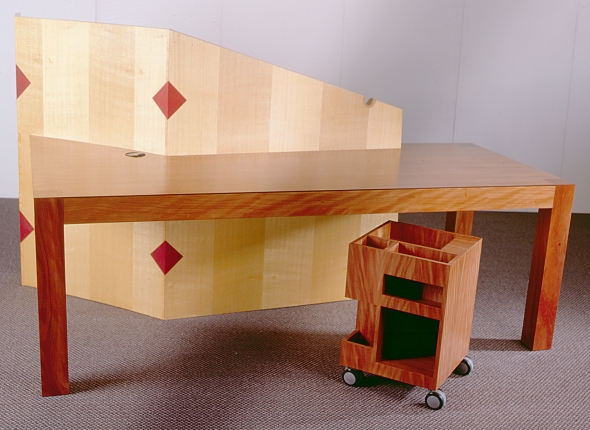 Heimdall2Desk2_001